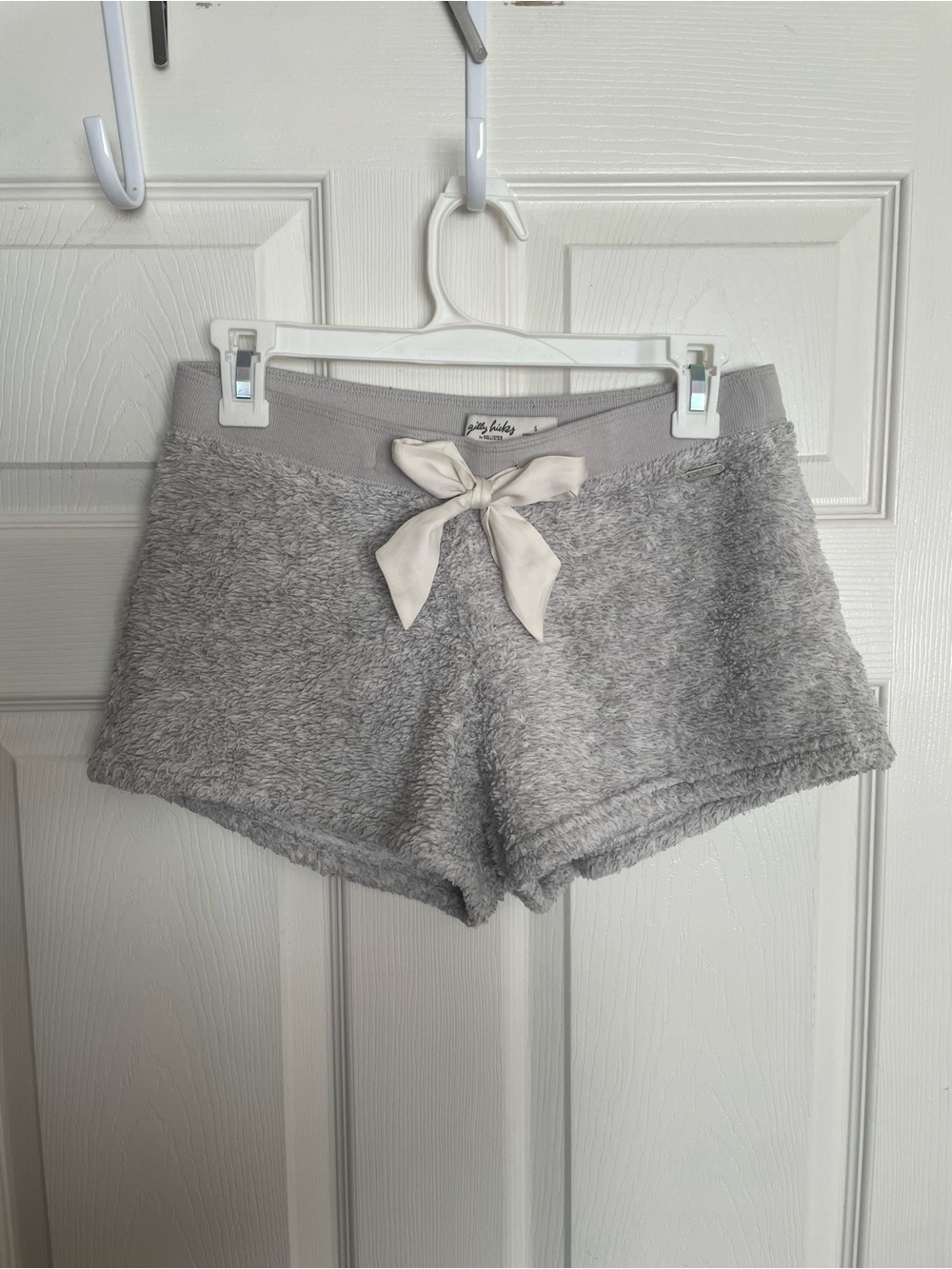Gilly Hicks Size Small Cozy Gray Sherpa Fuzzy Lounge Shorts with Bow